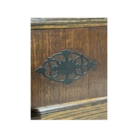 antikes Eichen-Sideboard mit zwei Schubladen über zwei Türen