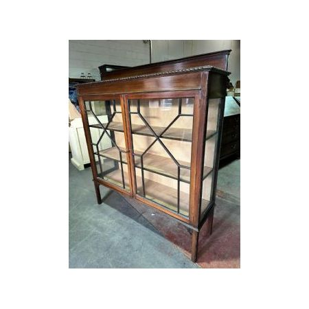 Schönes Edwardianisches Mahagoni-Vitrinenschrank mit Astral-Glaseinsätzen / astral glazed display cabinet