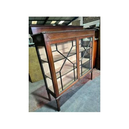 Schönes Edwardianisches Mahagoni-Vitrinenschrank mit Astral-Glaseinsätzen / astral glazed display cabinet