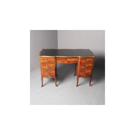 Exquisiter Louis-XV-Stil Damenschreibtisch /  ladies kneehole desk aus Mahagoni und Palisander