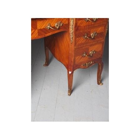 Exquisiter Louis-XV-Stil Damenschreibtisch /  ladies kneehole desk aus Mahagoni und Palisander