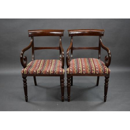 Ein Paar Antike Armlehnstühle / armchairs aus Mahagoni mit scroll arms