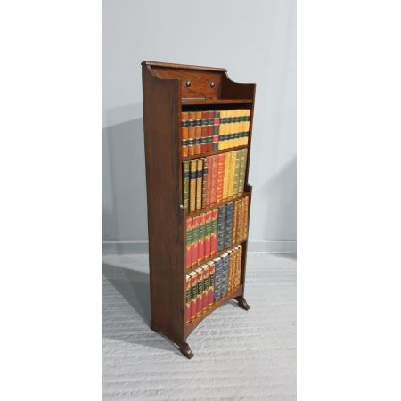 schmalles Bücherregal / waterfall bookcase aus Eichenholz