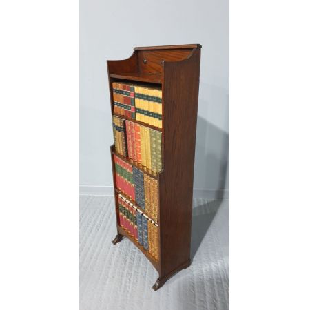 schmalles Bücherregal / waterfall bookcase aus Eichenholz