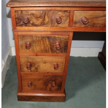 Antiker Viktorianischer Schreibtisch / pedestal desk aus Nussbaumholz