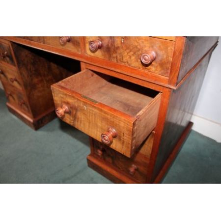 Antiker Viktorianischer Schreibtisch / pedestal desk aus Nussbaumholz