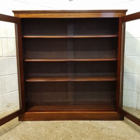 Antiker spätviktorianischer Mahagoni-Vitrinenschrank / glazed bookcase