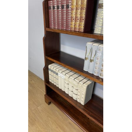Antikes freistehendes wasserfall Bücherregal aus Mahagoni / freestanding waterfall bookcase