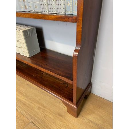 Antikes freistehendes wasserfall Bücherregal aus Mahagoni / freestanding waterfall bookcase