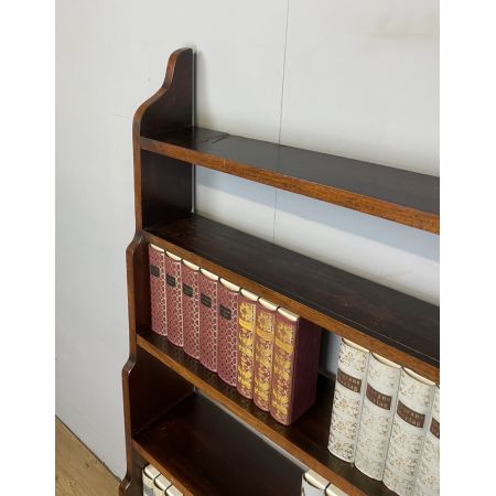 Antikes freistehendes wasserfall Bücherregal aus Mahagoni / freestanding waterfall bookcase