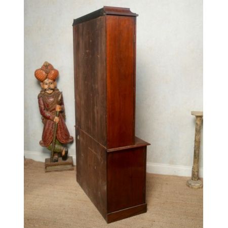 Elegant verglaster Bücherschrank im viktorianischen Mahagoni-Stil