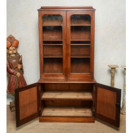 Elegant verglaster Bücherschrank im viktorianischen Mahagoni-Stil