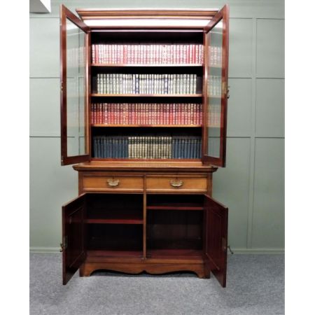 Prächtiges viktorianischer Schrank / Bücherschrank aus Nussbaumholz