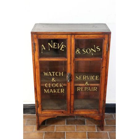 Charmantes Bücherregal / Vitrine aus Kiefernholz mit beschrifteten Gläsern