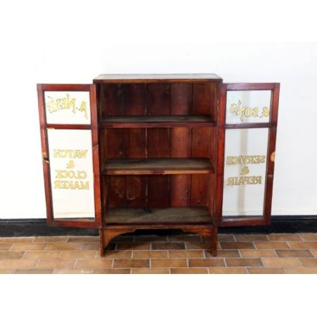 Charmantes Bücherregal / Vitrine aus Kiefernholz mit beschrifteten Gläsern