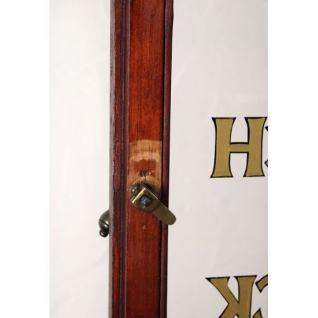 Charmantes Bücherregal / Vitrine aus Kiefernholz mit beschrifteten Gläsern