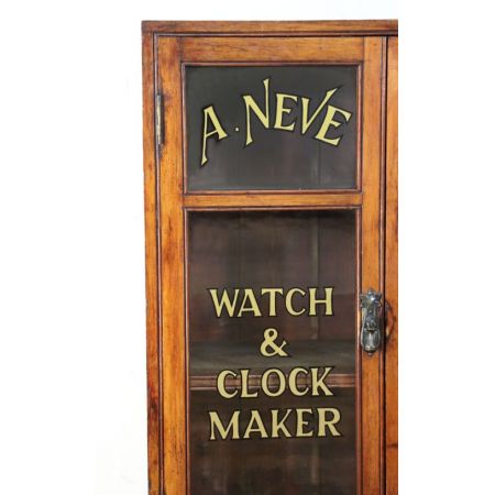 Charmantes Bücherregal / Vitrine aus Kiefernholz mit beschrifteten Gläsern