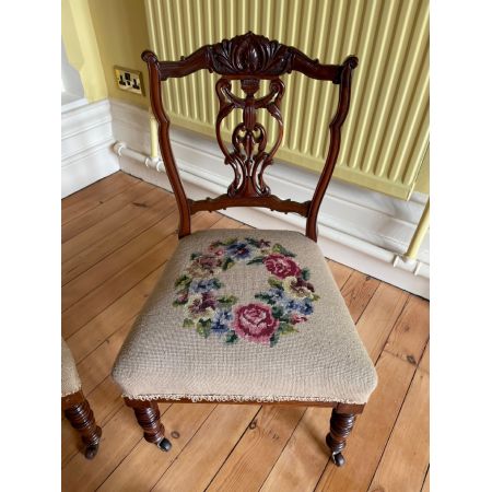 Ein Paar spätviktorianische Mahagoni-Nursingchair