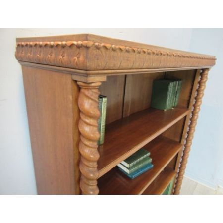 Antikes Bücherregal / open bookcase aus hellem Eichenholz