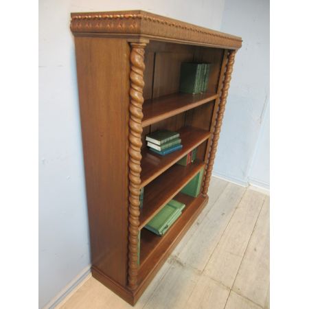 Antikes Bücherregal / open bookcase aus hellem Eichenholz