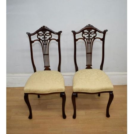 wunderschönes Set aus 4 hohen viktorianischen Esszimmerstühlen aus Mahagoni