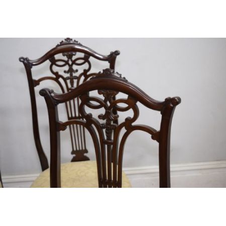 wunderschönes Set aus 4 hohen viktorianischen Esszimmerstühlen aus Mahagoni