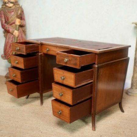 Schreibtisch im Breakfront-Stil aus Mahagoni