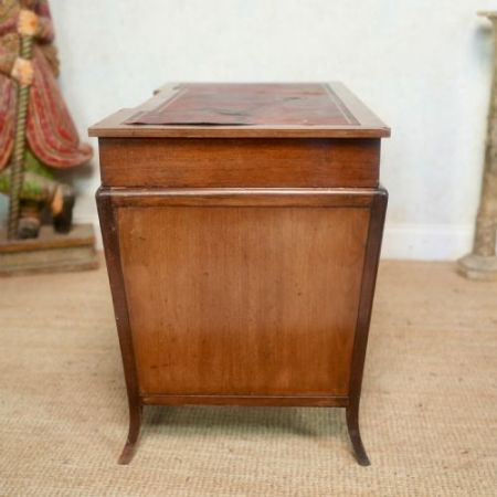 Schreibtisch im Breakfront-Stil aus Mahagoni