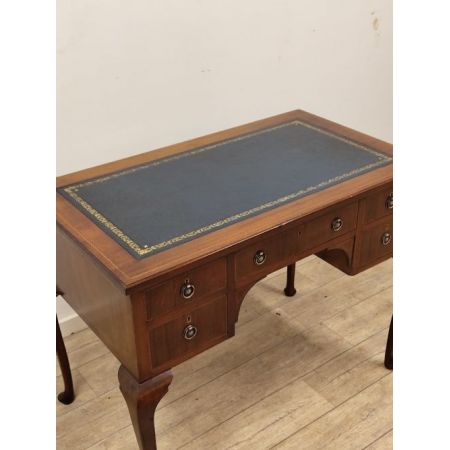 Antiker Edwardianischer Massivholz-Damenschreibtisch aus Mahagoni für Büroarbeit und Schreibarbeiten