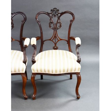 ein Paar viktorianischer Mahagoni-Armlehnsessel mit edlem Stoffbezug