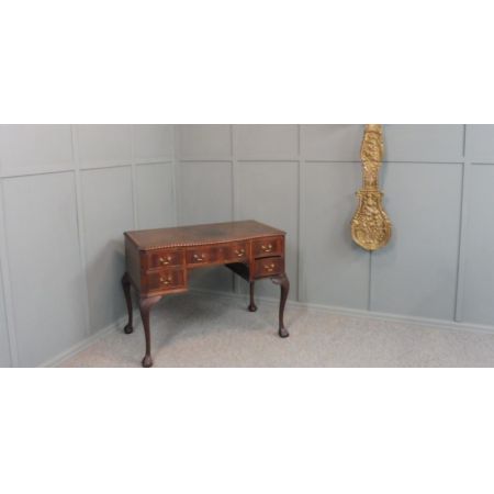 Eleganter edwardianischer Schreibtisch aus Mahagoni