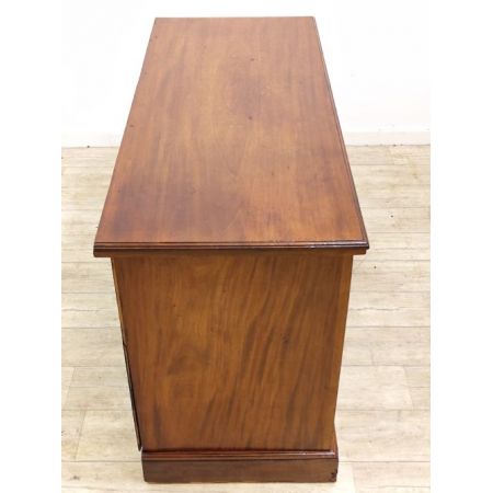 Antiker Edwardianischer Schreibtisch / pedestal desk aus Nussbaumholz