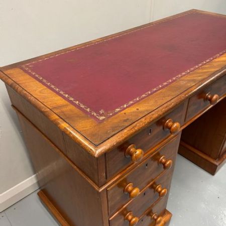 Antiker Viktorianischer Schreibtisch / pedestal desk aus Mahagoni
