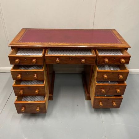 Antiker Viktorianischer Schreibtisch / pedestal desk aus Mahagoni