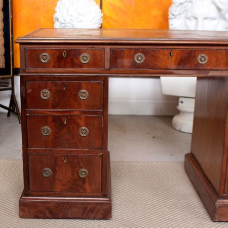 Schöner Schreibtisch im Stil des viktorianischen Zeitalters aus Mahagoni