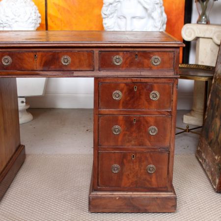 Schöner Schreibtisch im Stil des viktorianischen Zeitalters aus Mahagoni