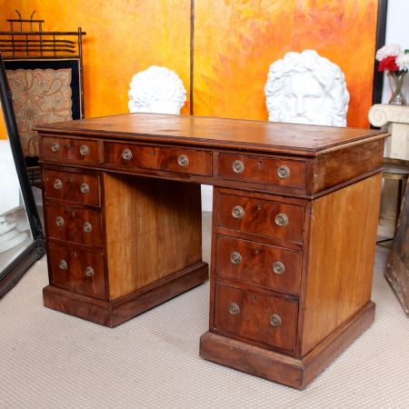 Schöner Schreibtisch im Stil des viktorianischen Zeitalters aus Mahagoni