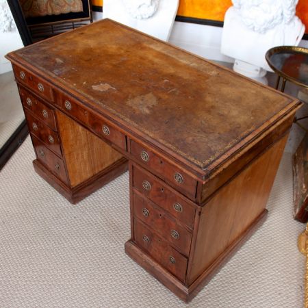Schöner Schreibtisch im Stil des viktorianischen Zeitalters aus Mahagoni
