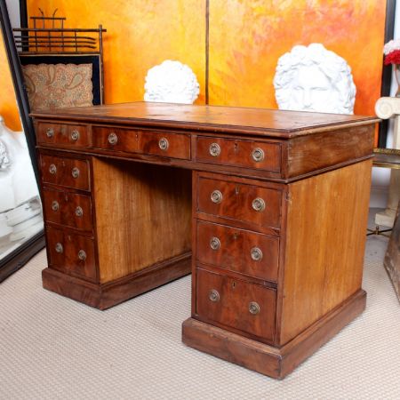 Schöner Schreibtisch im Stil des viktorianischen Zeitalters aus Mahagoni
