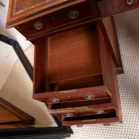 Schöner Schreibtisch im Stil des viktorianischen Zeitalters aus Mahagoni