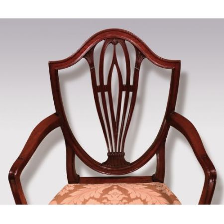 Set aus zwölf Mahagoni Esszimmerstühlen mit Schildrücken aus der Hepplewhite-Epoche