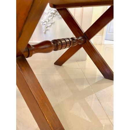 Zwölf gotische Pitch-Pine-Esszimmerstühle mit bezaubernden Schnitzereien