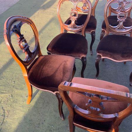 Elegantes Set aus 6 Esszimmerstühlen aus Nussbaumholz