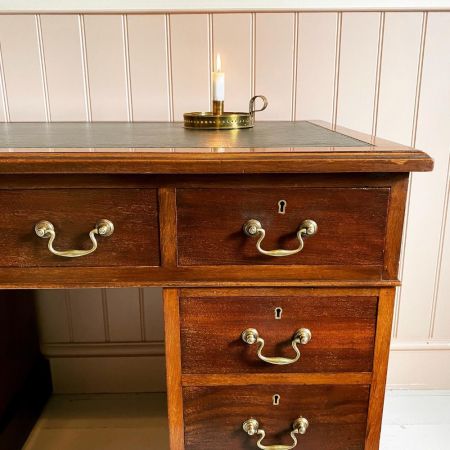 Hochwertiger Schreibtisch aus Massivmahagoni aus der späten 19. Jahrhunderts