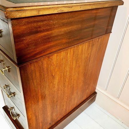 Hochwertiger Schreibtisch aus Massivmahagoni aus der späten 19. Jahrhunderts