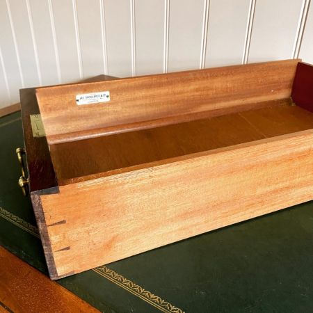 Hochwertiger Schreibtisch aus Massivmahagoni aus der späten 19. Jahrhunderts