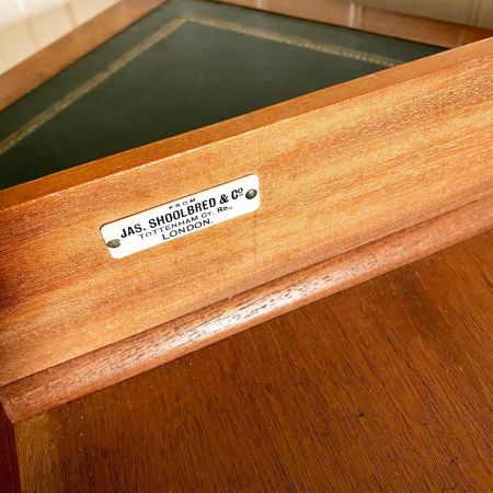 Hochwertiger Schreibtisch aus Massivmahagoni aus der späten 19. Jahrhunderts