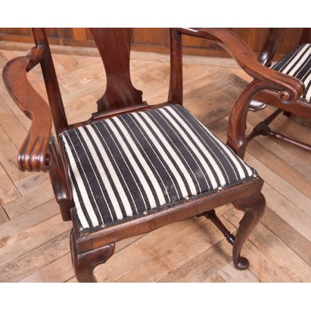 Paar Bibliotheksstühle im Stil von Queen Anne, hergestellt aus massivem Mahagoni