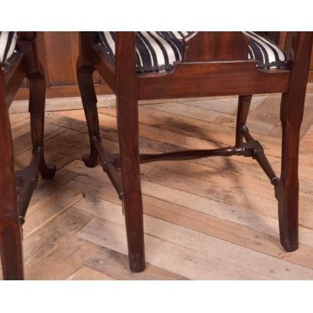 Paar Bibliotheksstühle im Stil von Queen Anne, hergestellt aus massivem Mahagoni