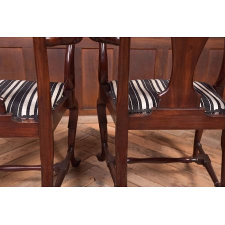 Paar Bibliotheksstühle im Stil von Queen Anne, hergestellt aus massivem Mahagoni